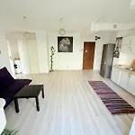 Mona\'S Studio 7