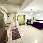 Mona\'S Studio 7