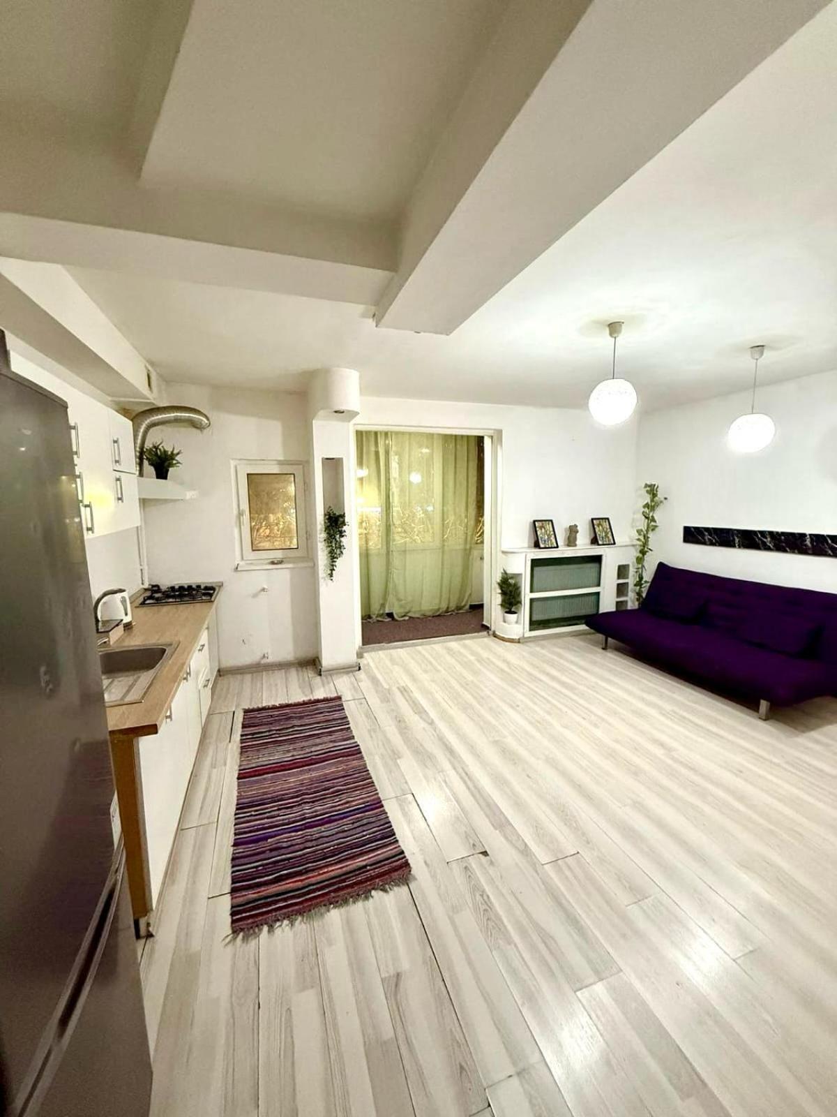 Mona's 7 Apartament Bucureşti
